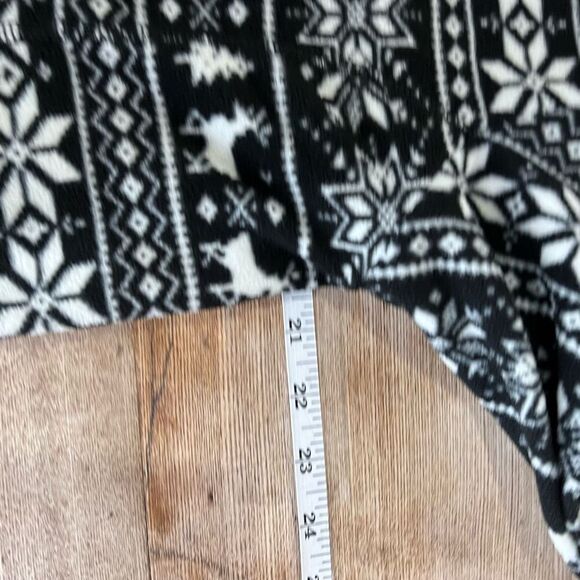 Lands’ End Fleece Snowflake Winter Quarter Zip Pullover Sweater - Picture 5 of 5